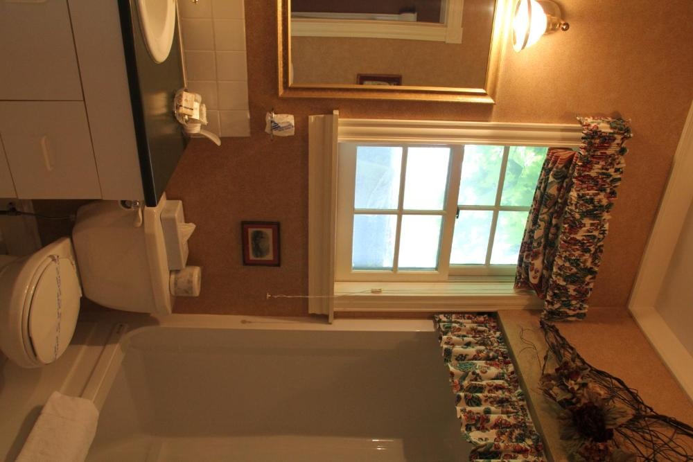 Queen and Twin Room - Ground Floor