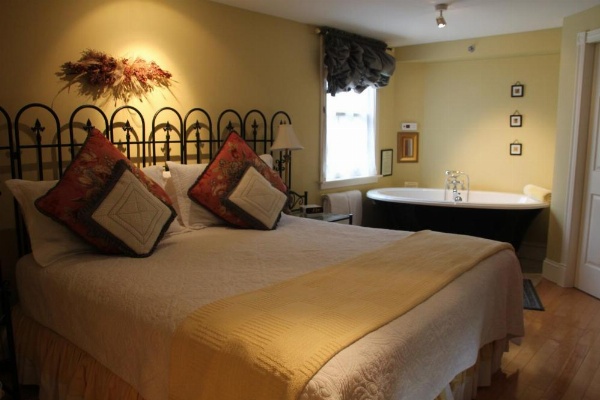 Shipwright Inn image 36